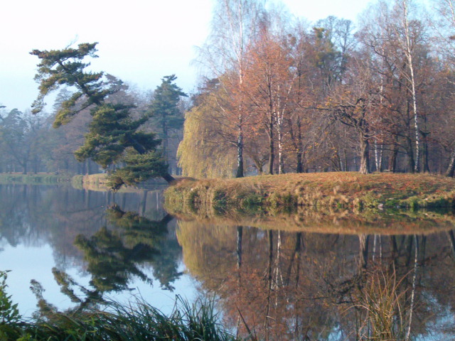 park w Świerklańcu jesienią