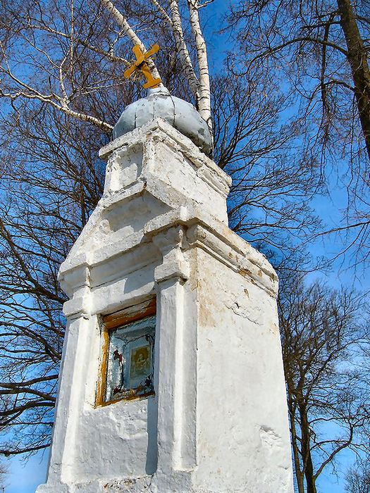 Kapliczka na ogrodzeniu cerkwi prawosławnej w Trześciance.