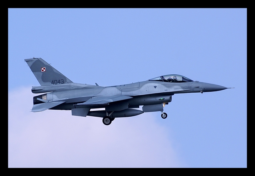 F-16 nad Poznaniem