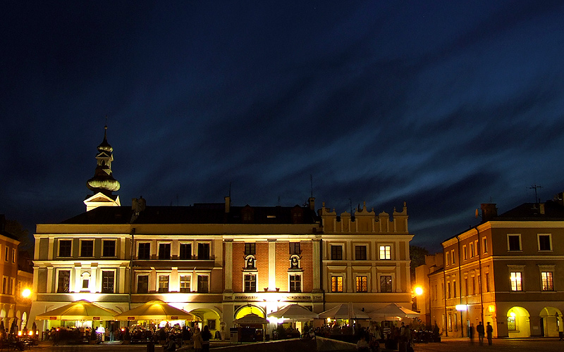 zamość nocą