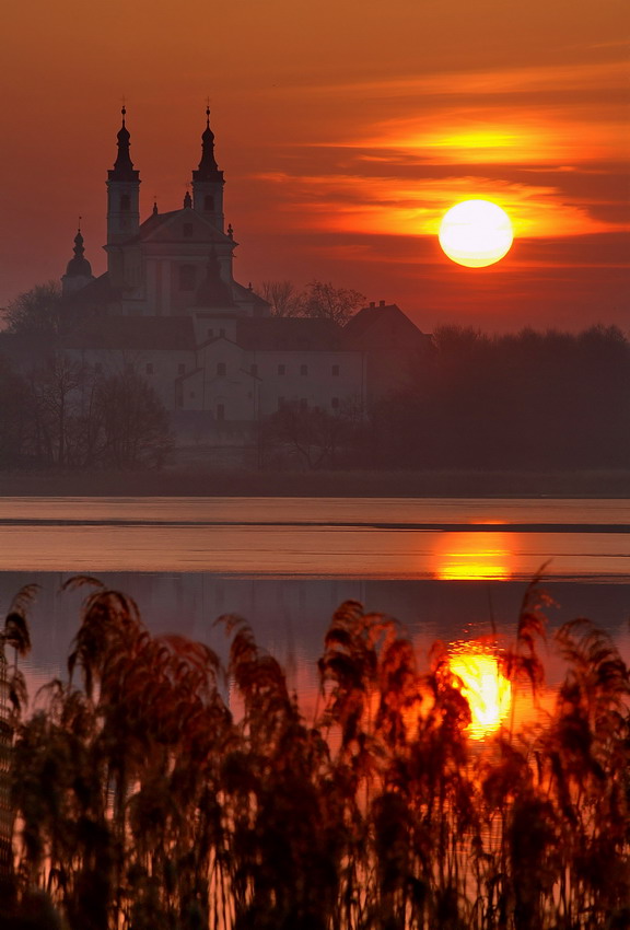 Klasztor o wschodzie słońca