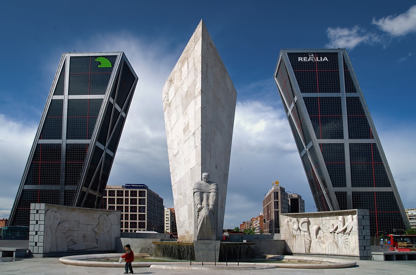 Puerta Europa