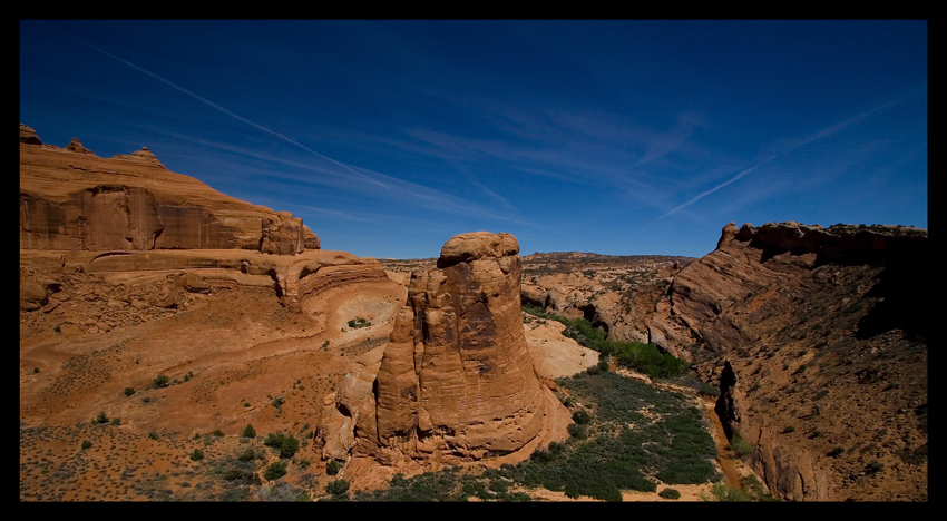 Nieklasyczny widok z Upper View Point w Arches National Park