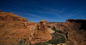 Nieklasyczny widok z Upper View Point w Arches National Park