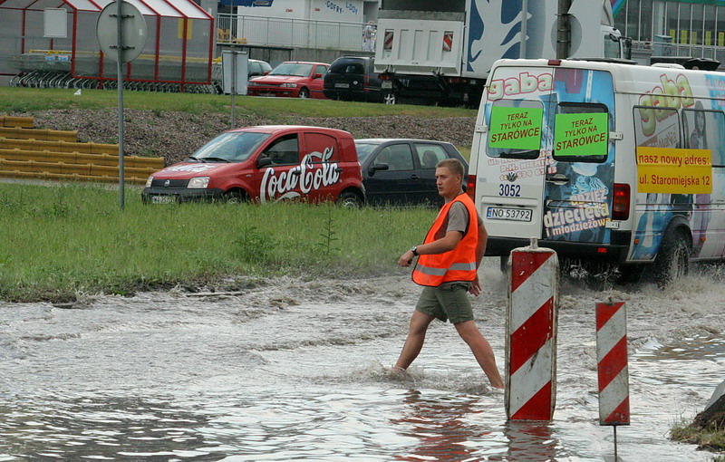 W koszulce bezpieczniej przez wodę