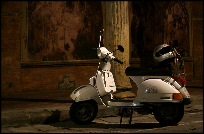 Vespa na bolonskiej ulicy