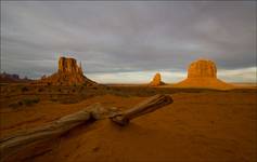 Lapiac chwile swiatla w Monument Valley...