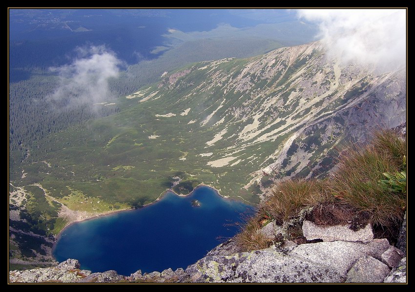 Zjeżdżalnia nad niebieskim okiem