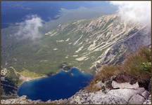 Zjeżdżalnia nad niebieskim okiem