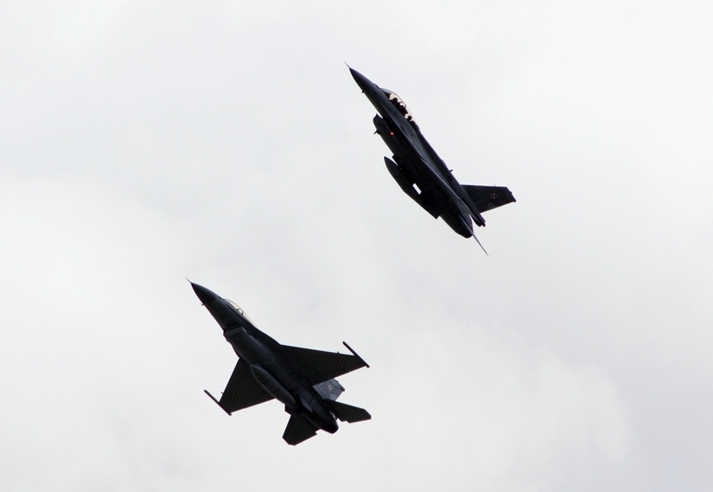 2 x f-16