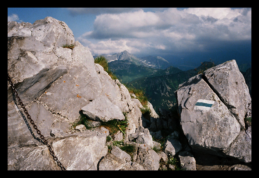 Widok ze szlaku na Giewont w stronę Świnicy