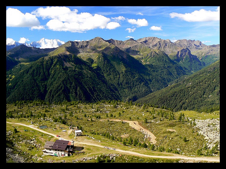 Dolina Peio Terme-schronisko Doss dei Cembri(2.300m n.p.m) widziane ze szlaku na Monte Vioz