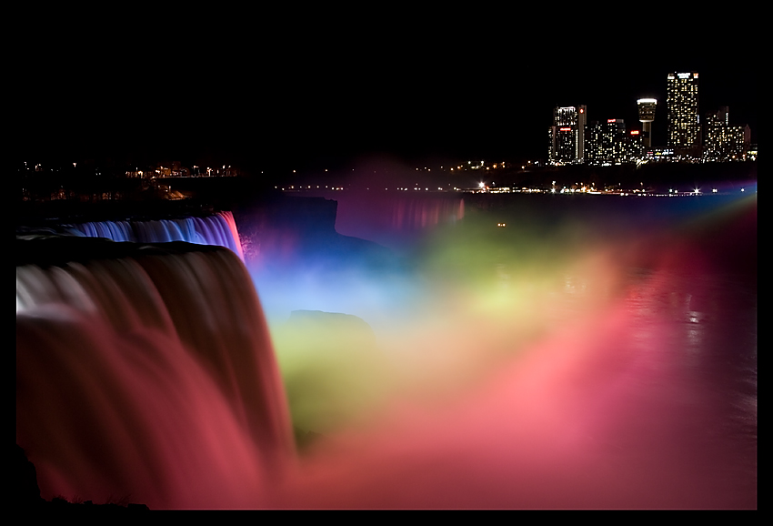 Niagara Falls by night