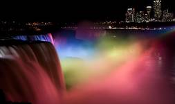 Niagara Falls by night