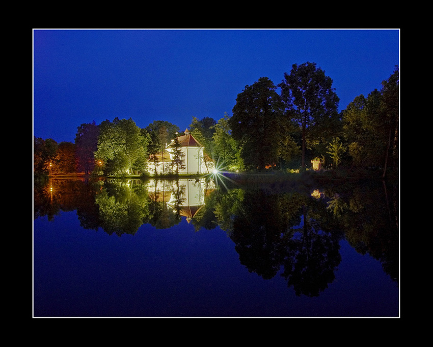 Zwierzyniec nocą