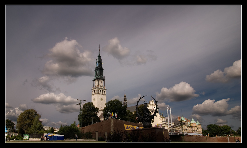 Dziwne chmury nad Jasną Górą