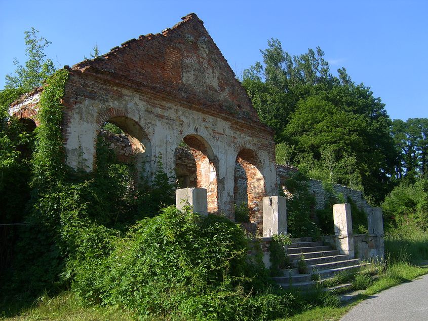 Ruiny pałacu Szembeków