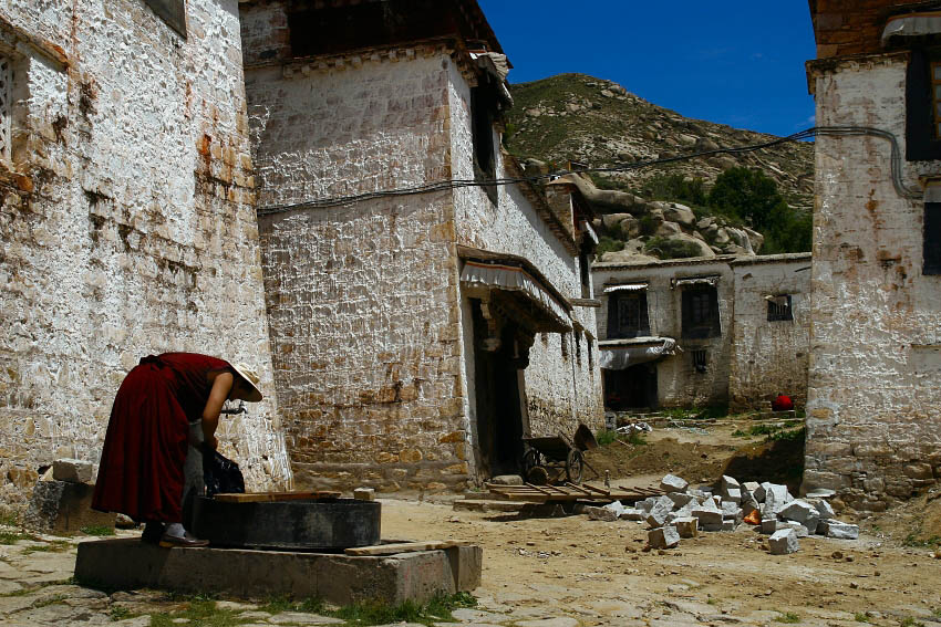 lamas working at Sera Monastery