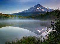 Trillium Lake o wschodzie