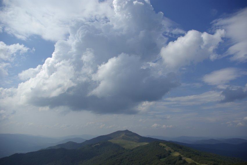 Chmurka nad połoniną.