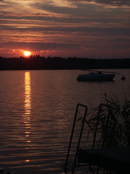 Zachód nad jeziorem