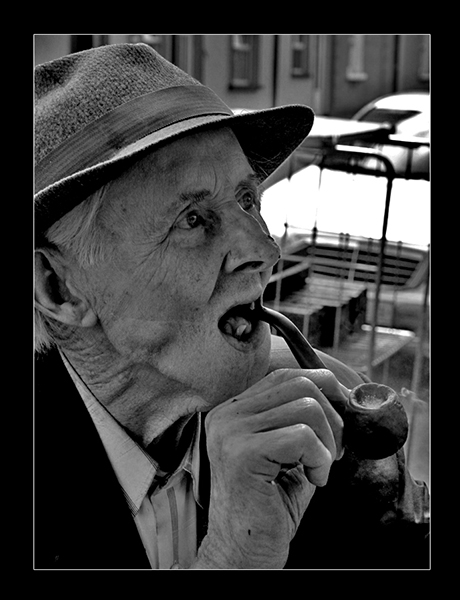 Old irish pipe smoker