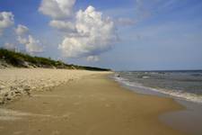 Pusta plaża chodź pogoda całkiem całkiem  - Mrzeżyno