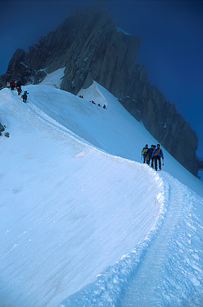 śnieżna grań na Aiguille du Midi