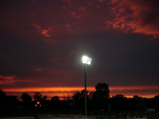 niebo nad stadionem