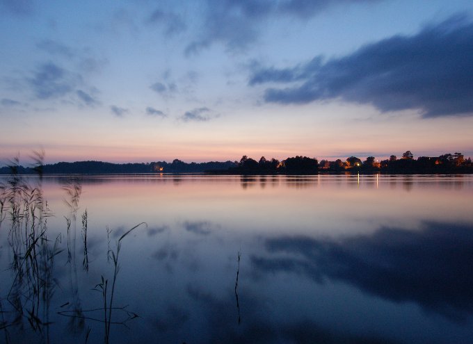 Znów dumny brzeg bedzie świtem witał was.