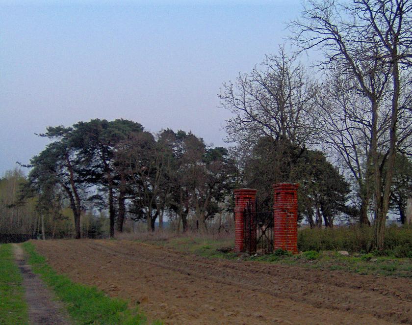 STRAŻNICY DZIEJÓW