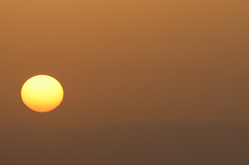 wschód słońca nad Jebel Tebaga