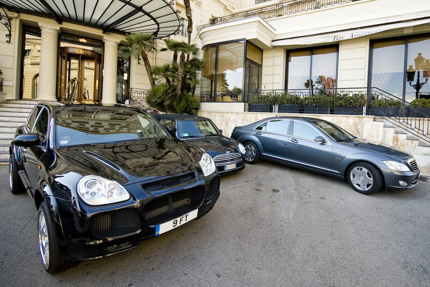 furmany marzeń przed hotelrm Paryż w Monte Carlo