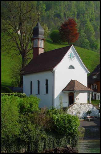 Kościółek nad jeziorem w Luzernie