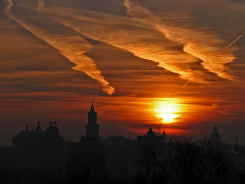 lubelska starowka z zachodem w tle...