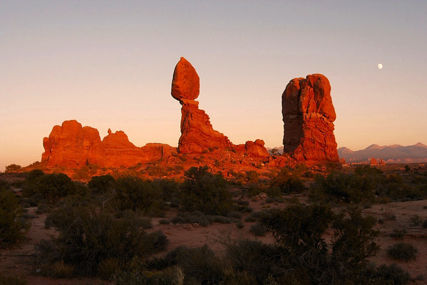 Zachód przy Balanced Rock