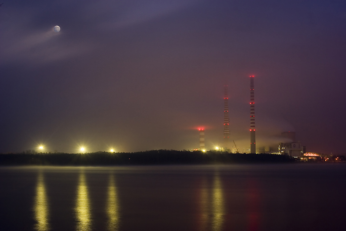 Elektrownia Rybnik o zmierzchu.