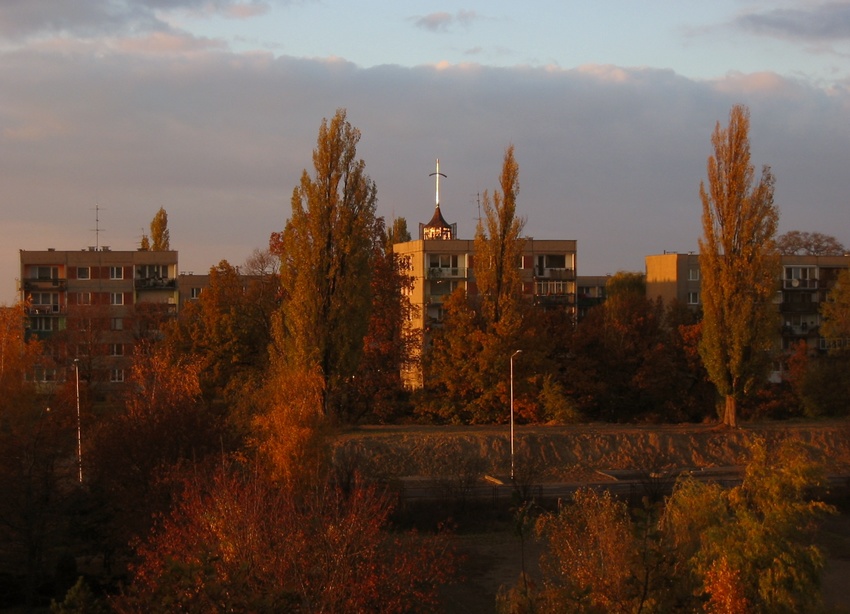 widok z okna - jesienny zachód sółońca