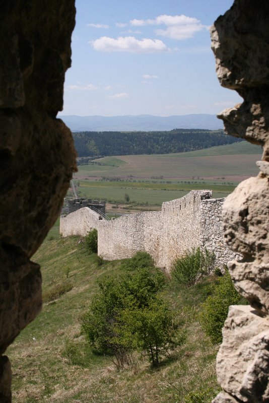 Prawie jak mur chiński. Prawie robi dużą różnicę ..