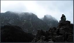 W zamyśleniu nad Śpiącym Rycerzem... - widok na Giewont z Sarniej Skały