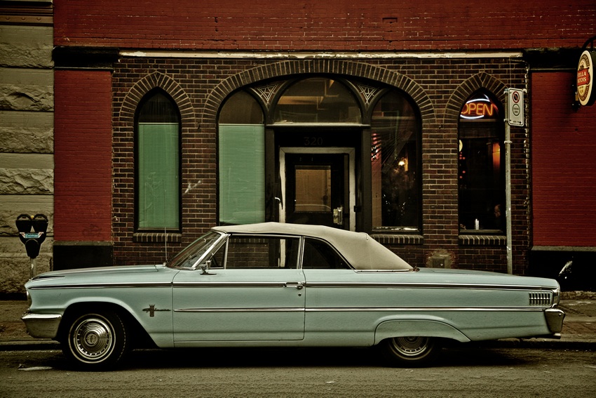 Old Car & Pub