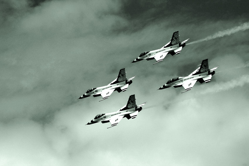 4 x F-16 (thunderbirds)