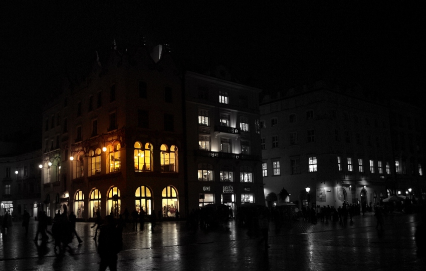 Czarno-biało-pomarańczowo, Rynek Kamienice, Kraków