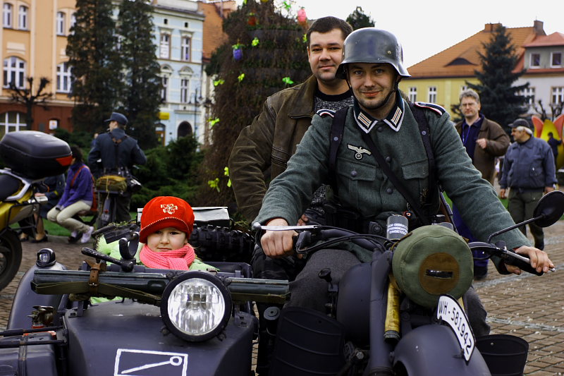 Mamo! Niemiec woził nas motorem.