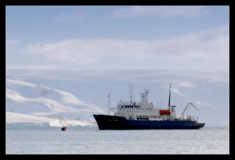 Polar Pioneer w Zatoce Admiralicji