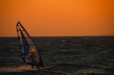 wieczorowy windsurfing