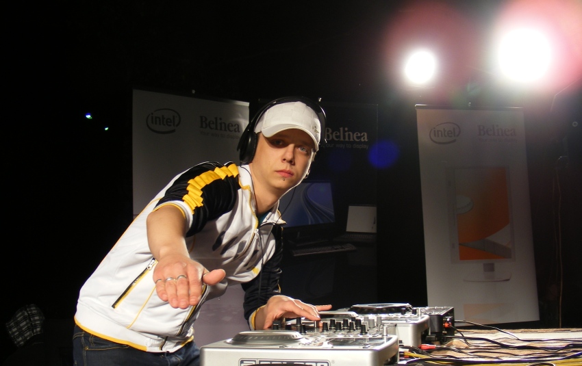 Dj win!