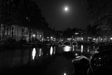 Amsterdam - kanał nocą