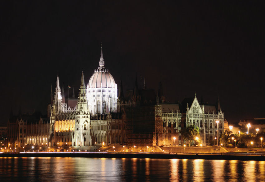 BUDAPESZT by night