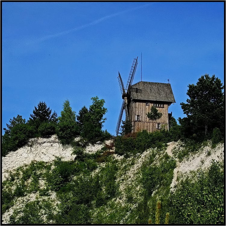 Wiatrak - koźlak w Męćmierzu k. Kazimierza Dolnego